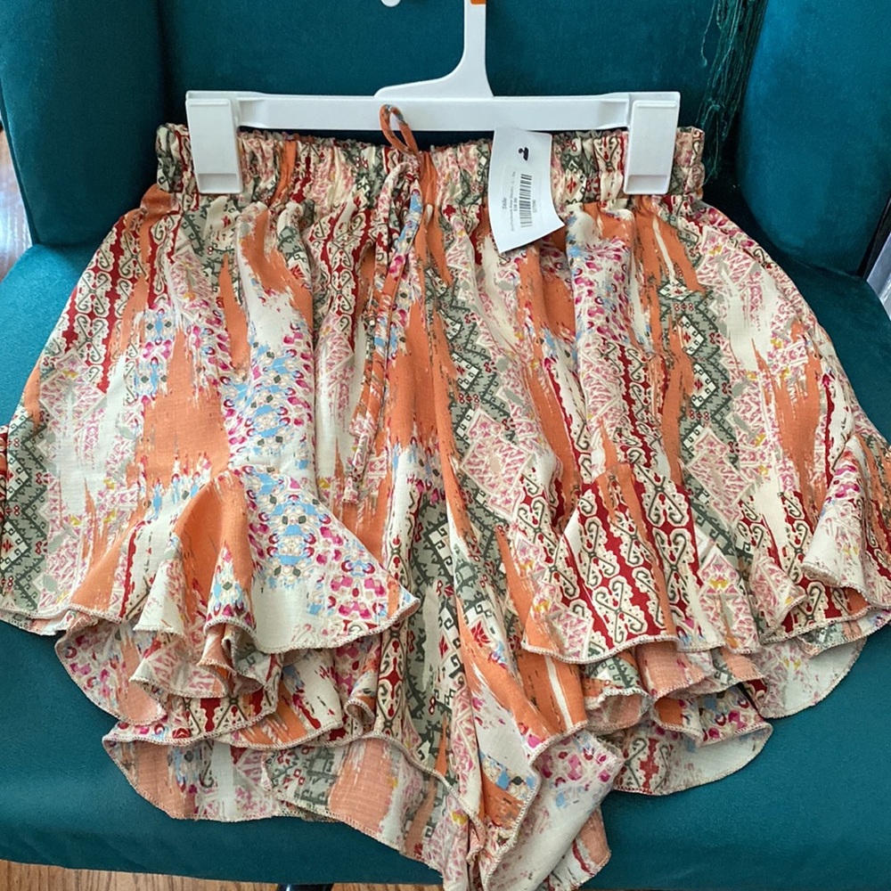SALE! Boho Ruffled Shorts NWOT Large